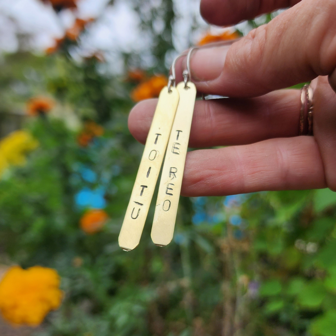 Toitū earrings te reo