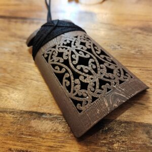 sandalwood toki necklace with mangopare design and black binding
